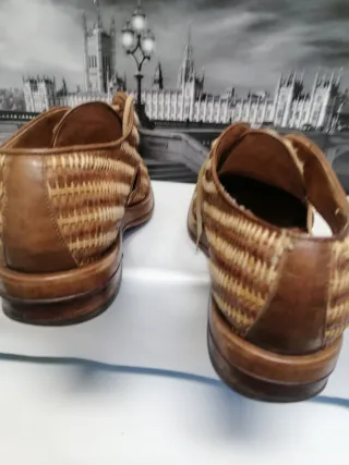 Zapatos de piel trenzada