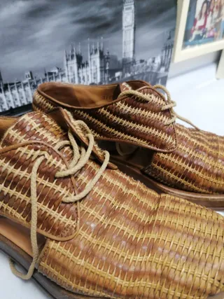 Zapatos de piel trenzada