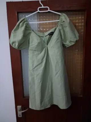 Vestido corto PRETTYLITTLETHING verde, nuevo.
