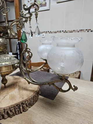 Lámpara de bronce antigua