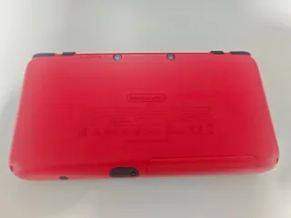Nintendo 2DS XL Poké Ball Edition
