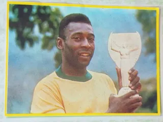 Álbum Fútbol en Acción Danone 82. Incompleto.