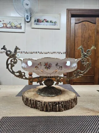 Fuente de  Bronce y Porcelana