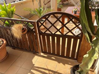 Valla de madera rústica para jardín