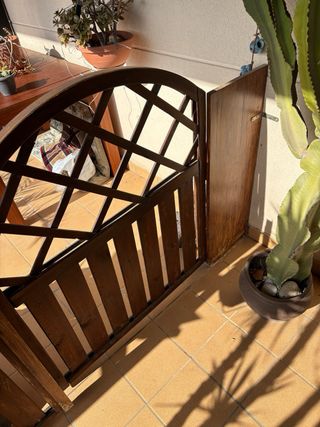 Valla de madera rústica para jardín