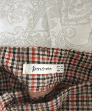 Pantalones cuadros Stradivarius marrones y naranja