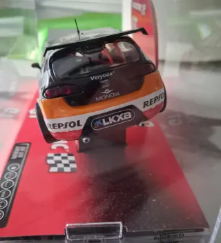 Scalextric Seat León LA CAIXA