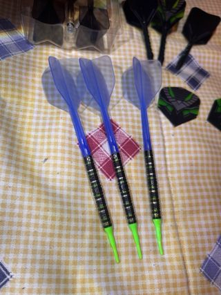 Lote de dardos HARROWS y accesorios