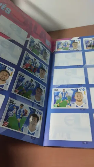 Álbum Cromos La Liga EA Sports 2025-26 incompleto.