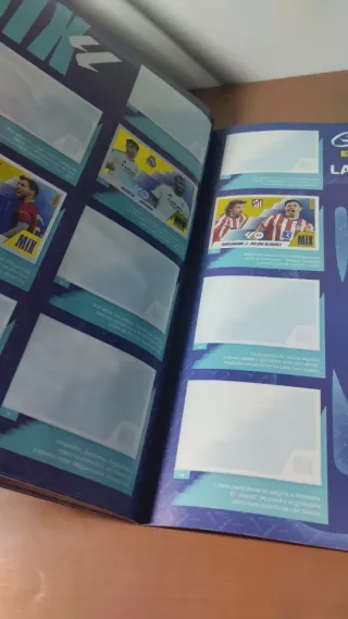 Álbum Cromos La Liga EA Sports 2025-26 incompleto.