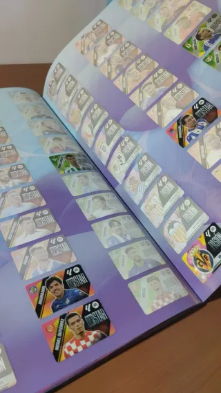 Álbum Cromos La Liga EA Sports 2025-26 incompleto.