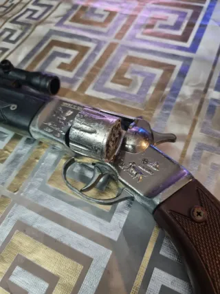 Pistola de juguete de petardos con mira