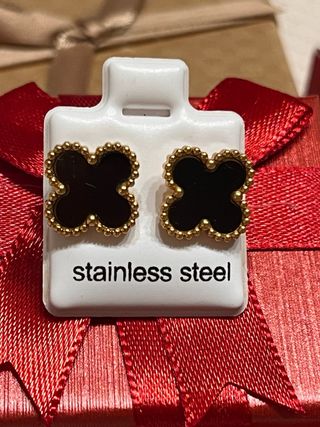 Pulsera Tréboles Negros y Pendientes Dorados