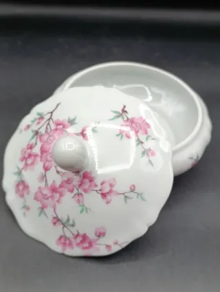 Caja bombonera Limoges porcelana flores rosas