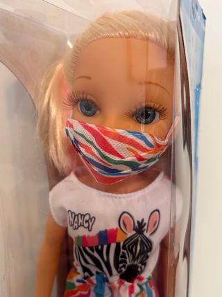 Muñeca Nancy Mascarilla Arcoiris Famosa