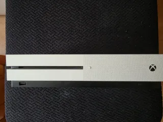 Xbox One S Bianca + 2 Giochi