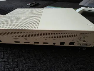 Xbox One S Bianca + 2 Giochi