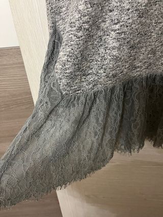 Jersey Zara gris con encaje