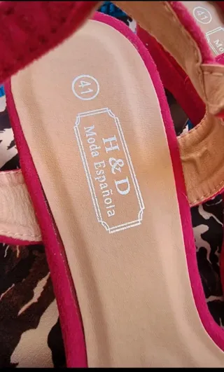 Sandalias tacón fuscia flores 41
