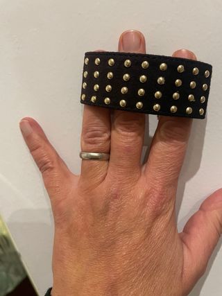 Bracciale punk borchie oro nero