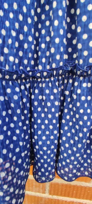 Blusa Zara lunares azul marino con volante