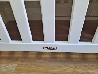 Cuna de bebé blanca