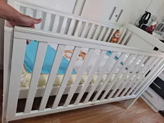 Cuna de bebé blanca