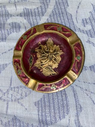 Cenicero antiguo latón dorado flor