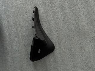 CUBIERTA PARABRISAS DERECHA 668627223R