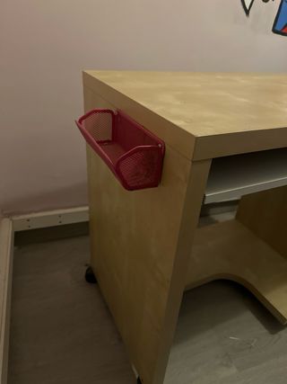 Escritorio/meda de madera. Muy buen estado