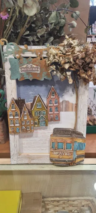 Cuadro artesanal casas y tranvía