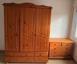 Armario y cómoda de madera