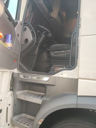 Camión DAF 530 XF seminuevo