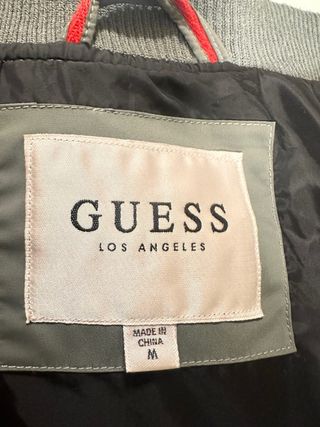 Chaqueta acolchada Guess gris Talla M.