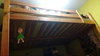 Cama alta de madera IKEA blanca