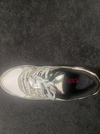 Tênis Asics Cinza e Branco