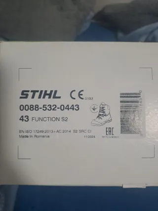 Guantes y botas de trabajo naranjas y reflectantes