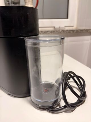 Cafetera Nespresso Negra