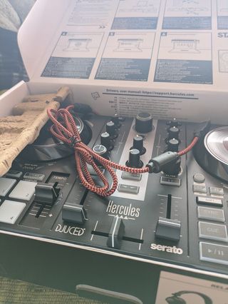 Controladora DJ Hercules DJControl Inpulse 200 MK2