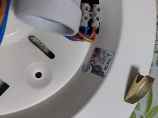 Plafón LED redondo blanco y dorado