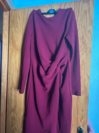 Vestido midi burdeos
