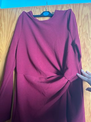 Vestido midi burdeos