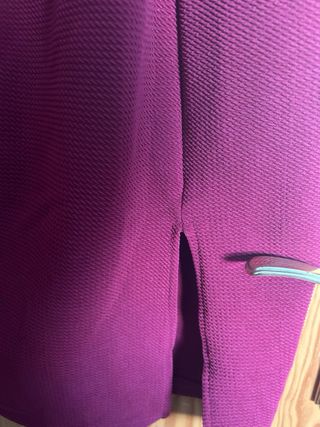 Vestido midi burdeos