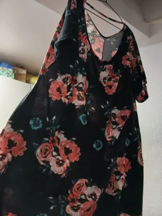 Vestido negro estampado floral