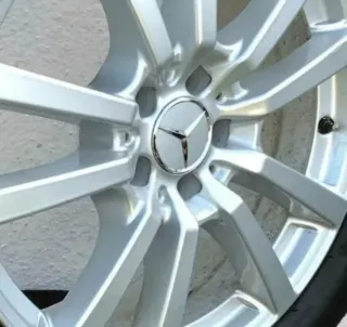 CENTROS RUEDA LLANTA UNIVERSAL MERCEDES 75MM PLATA