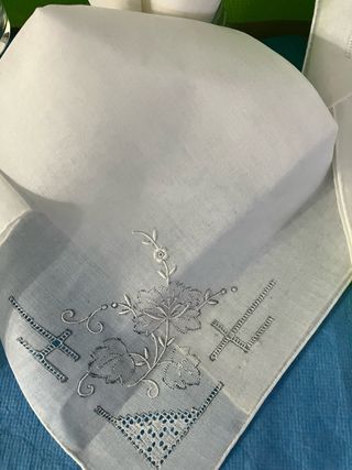 OPOR.11 SIN ESTRENAR.   20€ Pañuelos bordados .