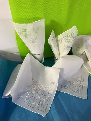 OPOR.11 SIN ESTRENAR.   20€ Pañuelos bordados .