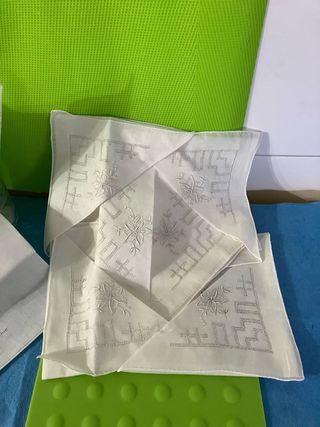 OPOR.11 SIN ESTRENAR.   20€ Pañuelos bordados .