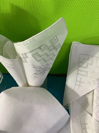 OPOR.11 SIN ESTRENAR.   20€ Pañuelos bordados .