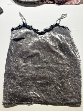 Camiseta terciopelo encaje roja y gris